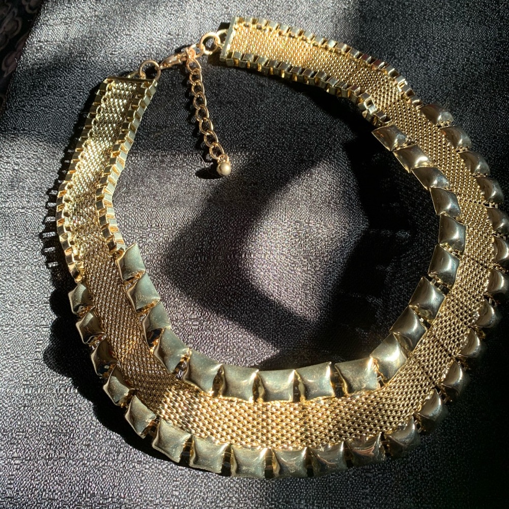Metal necklace